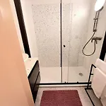 City Centre Apartment With Free Parking